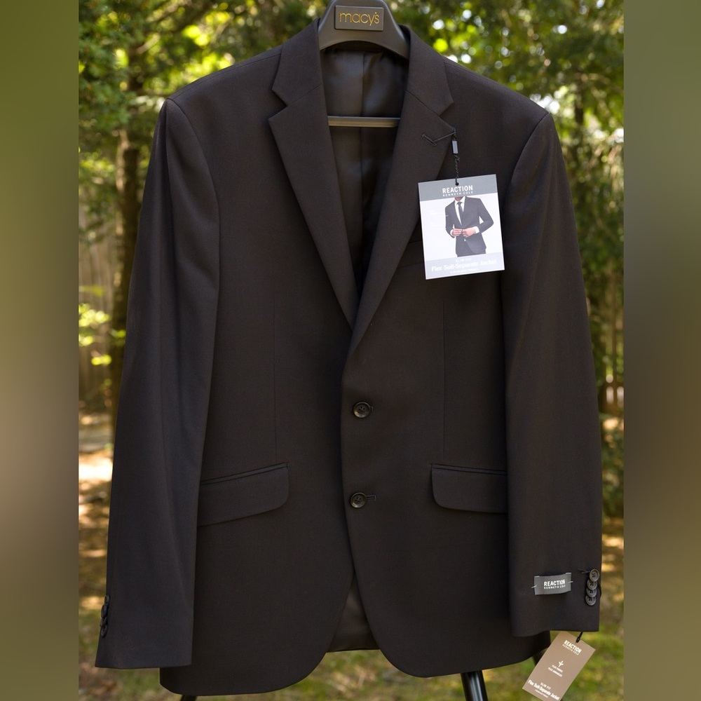 Kenneth Cole ReactionTechni-Cole notched, lapels black suit jacket 38R